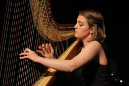 Olivia Debrabandere harp